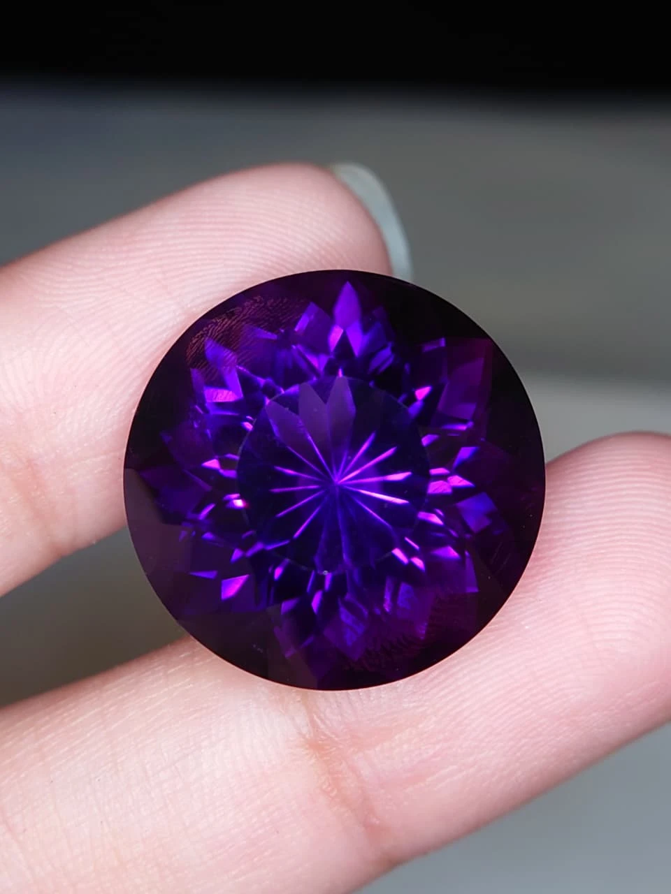 31.5ct Round Brilliant Faceted Amethyst Loose Gemstone from Nigeria — view 2